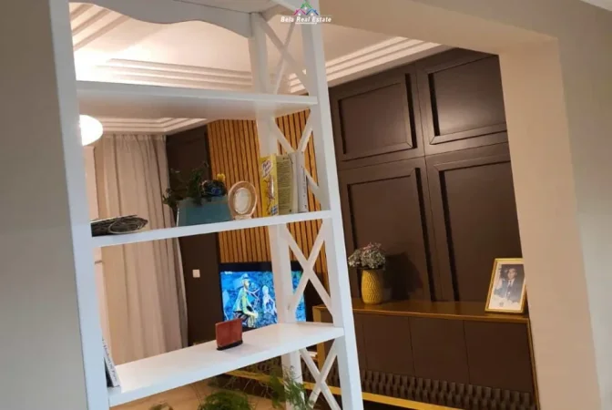 Tirane, jepet me qera zyre Kati 1, 134 m² 1.880 € (rruga e kosovareve)