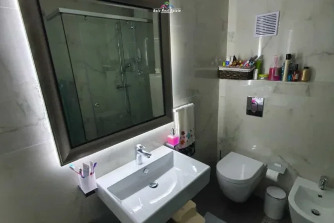 Tirane, jepet me qera zyre Kati 1, 134 m² 1.880 € (rruga e kosovareve)