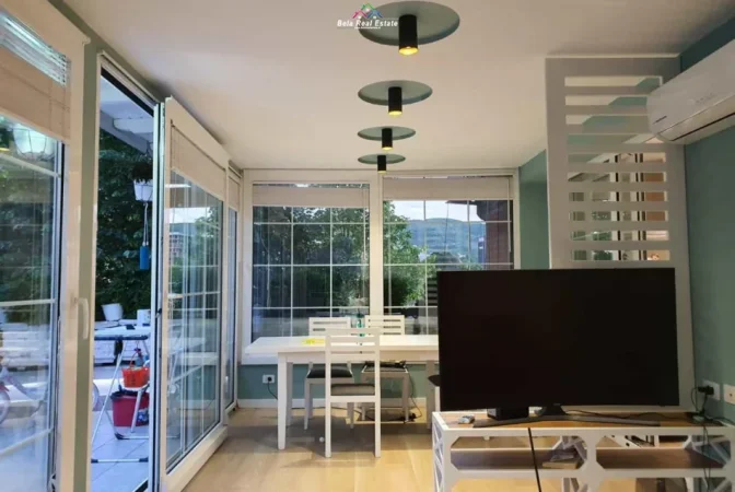 Tirane, jepet me qera zyre Kati 1, 134 m² 1.880 € (rruga e kosovareve)