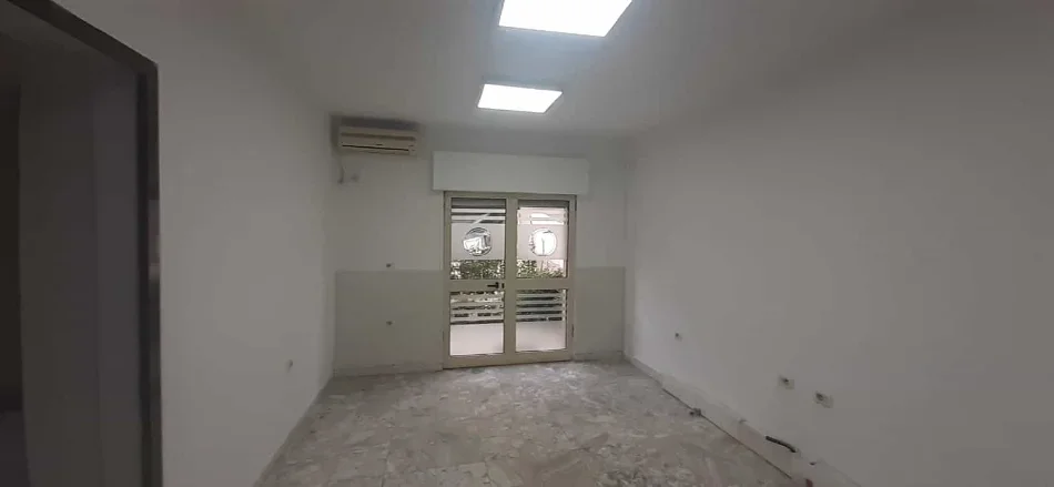 Tirane, jepet me qera zyre Kati 0, 50 m² 550 € (Rruga Myslym Shyri)