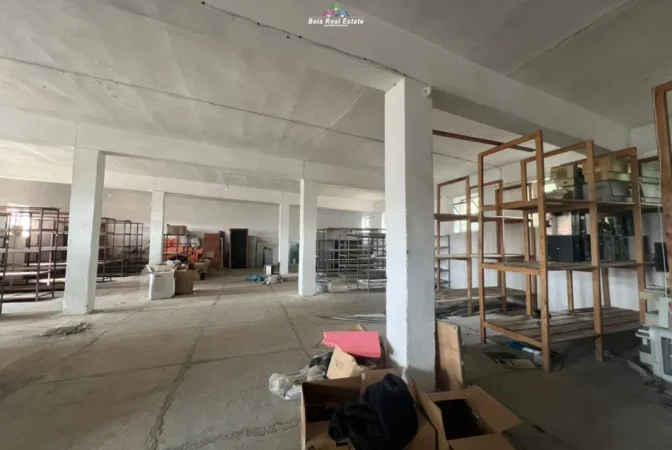 Tirane, jepet me qera magazine Kati 2, 414 m² 7.330 € (tufine)