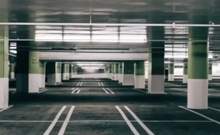 🚗 Jepen me qera 5 poste parkimi ose hapësirë magazinimi 600 € (Rr. E Barrikadave)