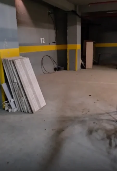 🚗 Jepen me qera 5 poste parkimi ose hapësirë magazinimi 600 € (Rr. E Barrikadave)