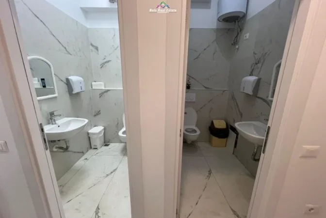 Tirane, jepet me qera zyre Kati 1, 240 m² 2.500 € (Rruga e Kavajes)