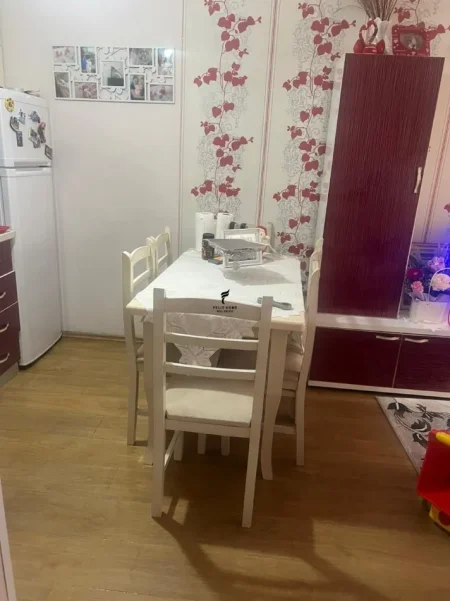 Tirane, jepet me qera apartament 1+1 Kati 7, 62 m² 450 € (FRESKU)