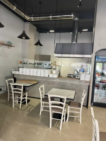 Tirane, jepet me qera lokal Kati 0, 55 m² 630 € (Yzberisht)