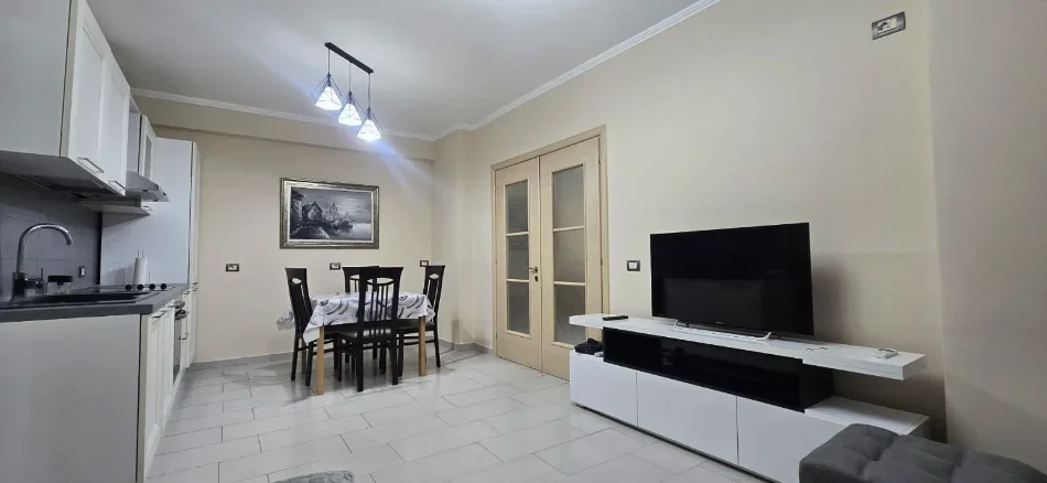 Tirane, jepet me qera apartament 2+1 Kati 5, 95 m² 95 € (Rruga Milto Sotir Gura)
