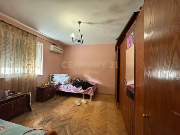 Tirane, jepet me qera apartament 1+1 Kati 4, 55 m² 420 € (selvia)