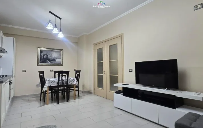 Tirane, jepet me qera apartament 1+1+Ballkon Kati 5, 95 m² 580 € (astir)