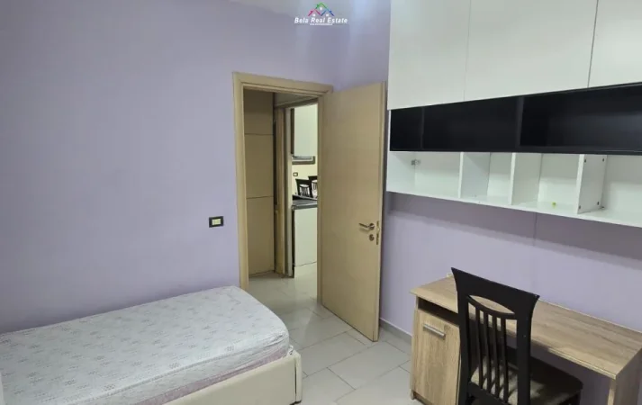 Tirane, jepet me qera apartament 1+1+Ballkon Kati 5, 95 m² 580 € (astir)