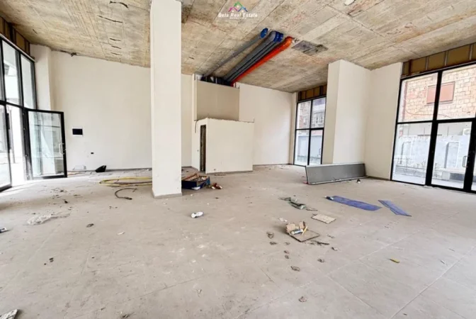 Tirane, jepet me qera dyqan Kati 0, 164 m² 3.200 € (Rruga sulejman delvina)