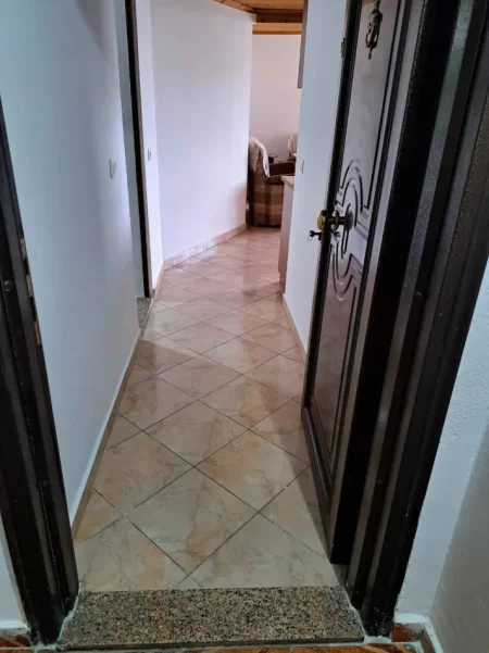 Tirane, jepet me qera apartament 1+1 Kati 10, 70 m² 420 € (Rruga Eshref Frasheri)