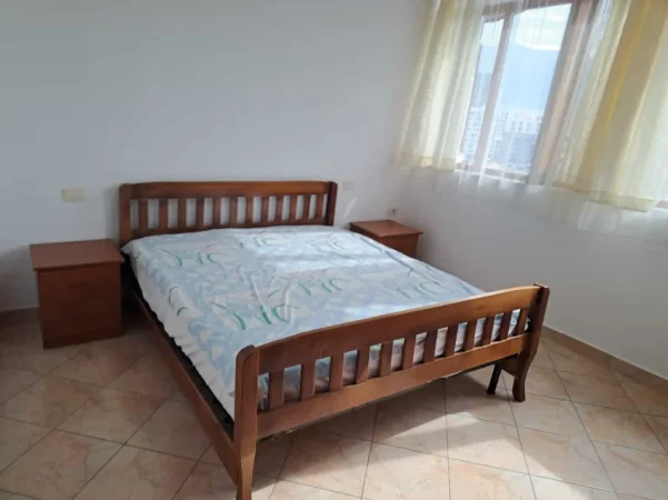 Tirane, jepet me qera apartament 1+1 Kati 10, 70 m² 420 € (Rruga Eshref Frasheri)