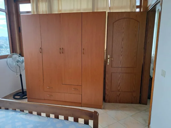 Tirane, jepet me qera apartament 1+1 Kati 10, 70 m² 420 € (Rruga Eshref Frasheri)