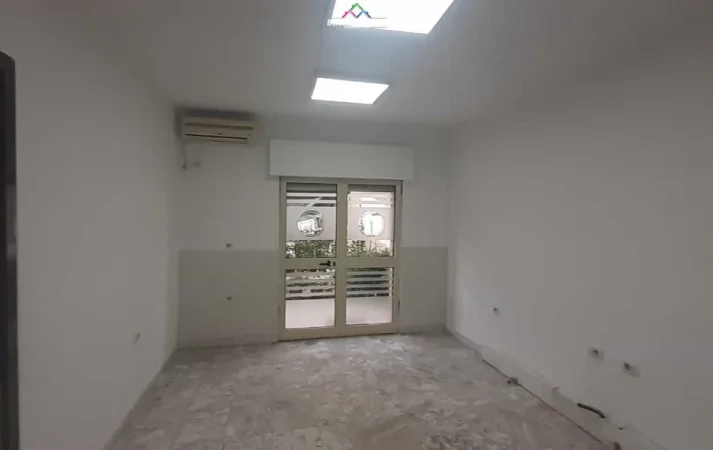 Tirane, jepet me qera dyqan Kati 0, 50 m² 550 € (myslym shyr)