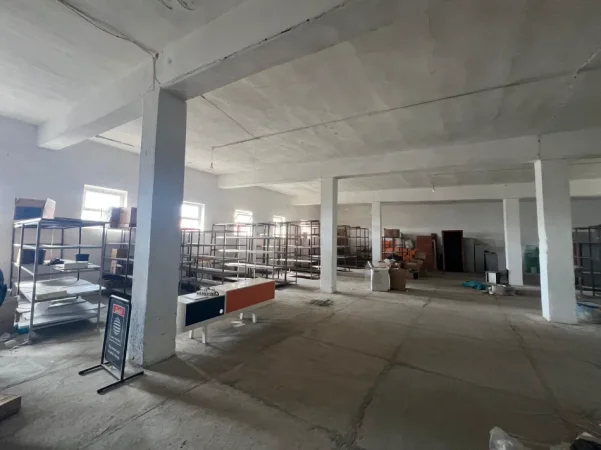 Tirane, jepet me qera magazine Kati 2, 414 m² 730 € (Tufine)