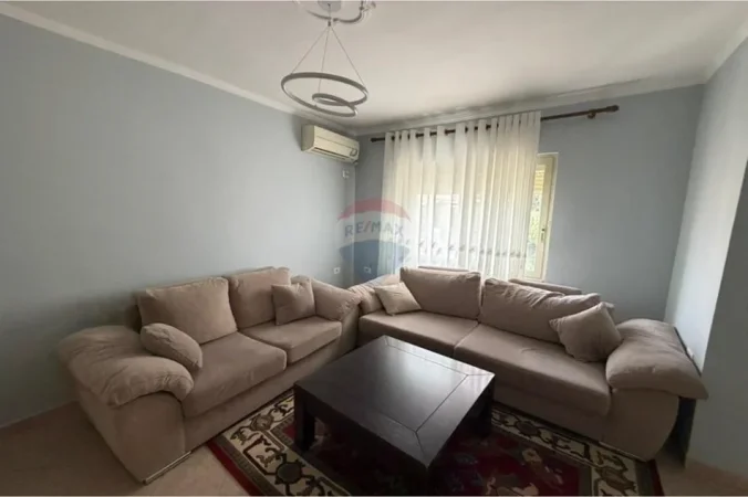 Tirane, jepet me qera apartament 1+1 Kati 4, 55 m² 500 € (Ambasada Amerikane)