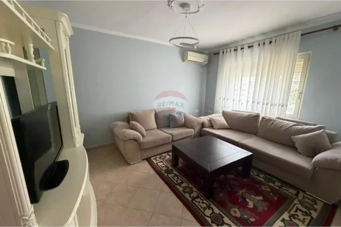 Tirane, jepet me qera apartament 1+1 Kati 4, 55 m² 500 € (Ambasada Amerikane)