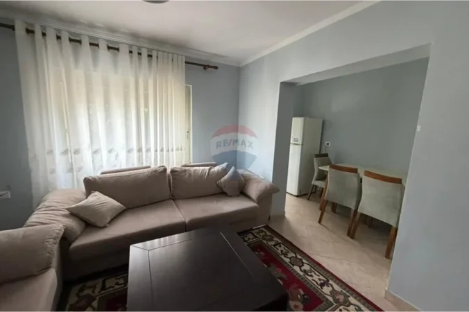 Tirane, jepet me qera apartament 1+1 Kati 4, 55 m² 500 € (Ambasada Amerikane)