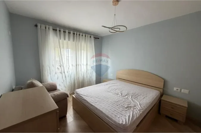 Tirane, jepet me qera apartament 1+1 Kati 4, 55 m² 500 € (Ambasada Amerikane)