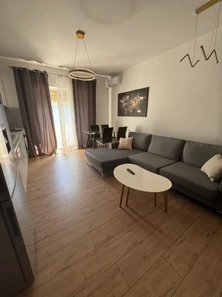 Tirane, jepet me qera apartament 1+1 Kati 3, 75 m² 600 € (Sheshi willson)