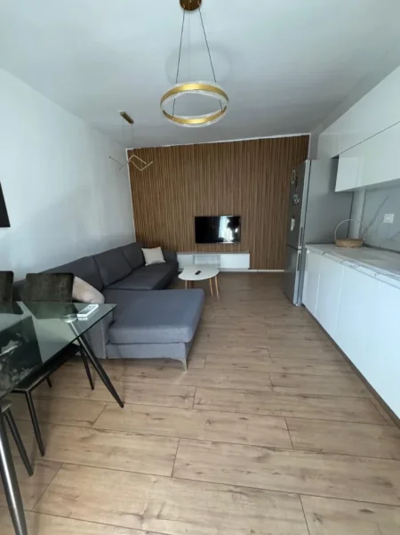 Tirane, jepet me qera apartament 1+1 Kati 3, 75 m² 600 € (Sheshi willson)
