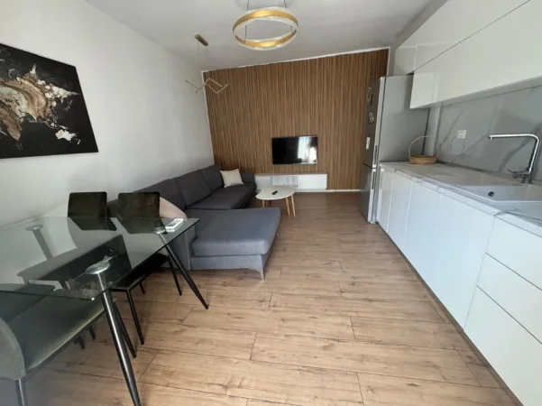 Tirane, jepet me qera apartament 1+1 Kati 3, 75 m² 600 € (Sheshi willson)