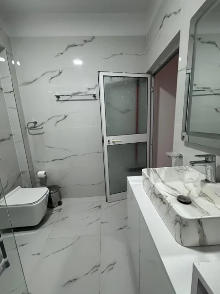 Tirane, jepet me qera apartament 1+1 Kati 3, 75 m² 600 € (Sheshi willson)