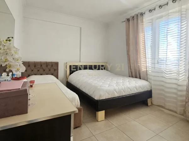 Tirane, jepet me qera apartament 2+1+Ballkon Kati 6, 90 m² 370 € (casa italia kthesa e kamzes malajziani)