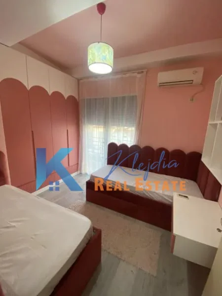 Tirane, jap me qera apartament 2+1+Ballkon Kati 3, 85 m² 750 € (Pazari i Ri)