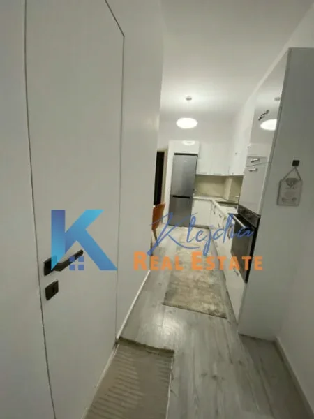 Tirane, jap me qera apartament 2+1+Ballkon Kati 3, 85 m² 750 € (Pazari i Ri)