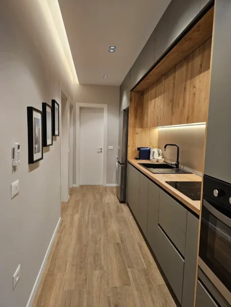 Tirane, jap me qera apartament 2+1+Ballkon Kati 6, 85 m² 750 € (Ali Dem)