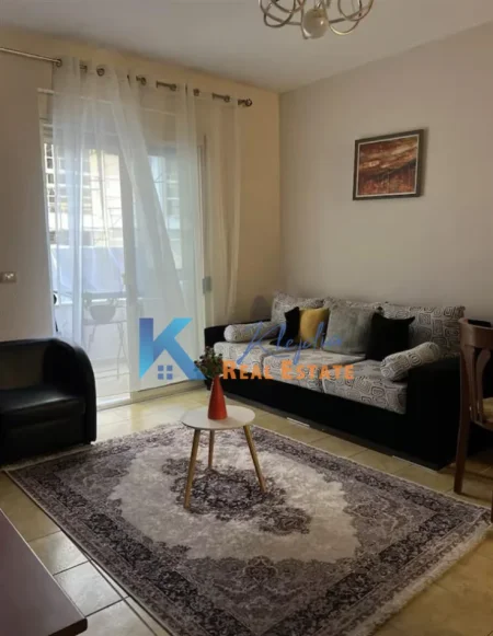 Tirane, jap me qera apartament 1+1+Ballkon Kati 1, 60 m² (Rruga Mine Peza)