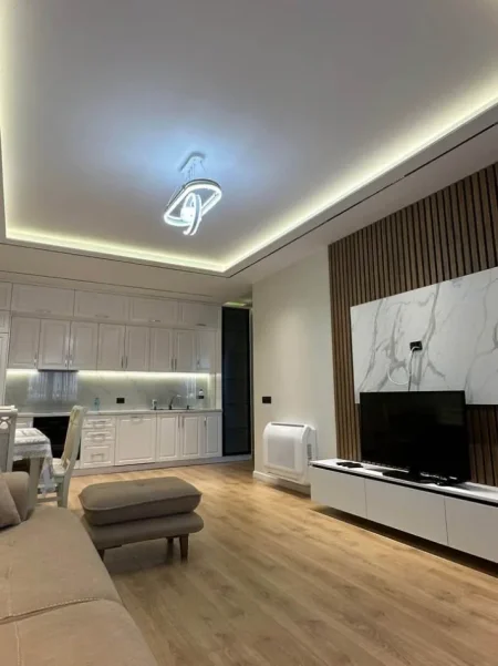 Tirane, jepet me qera apartament 2+1+Ballkon Kati 4, 95 m² 650 € (paskuqan)