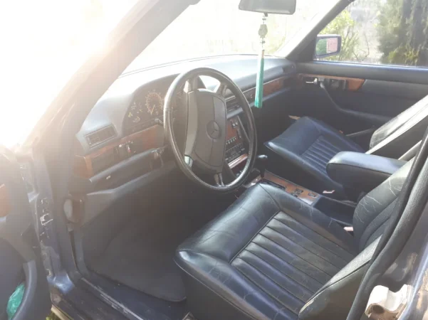 Struge, Shes limo limuzina mercedes 560 sel