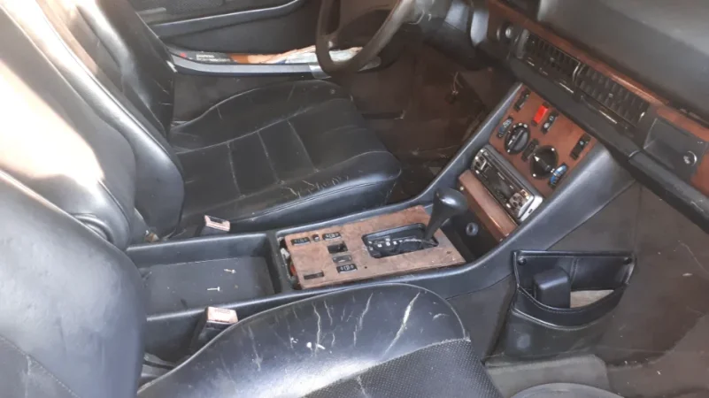 Struge, Shes limo limuzina mercedes 560 sel