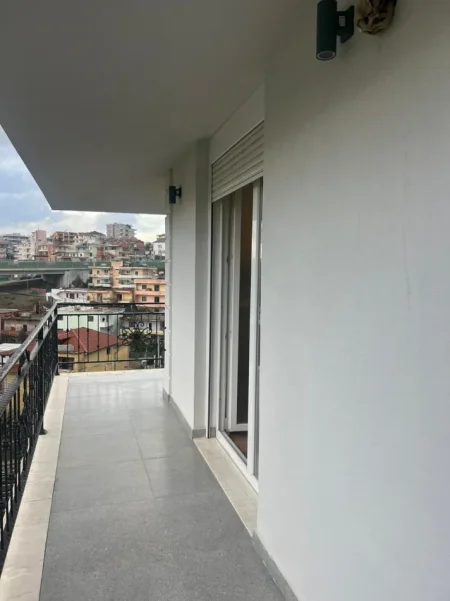 Tirane, jepet me qera apartament 1+1+Ballkon Kati 2-te TEKNIK, 80 m² (Rr. Islam Rusi, prane mbikalimit te Shkozes)
