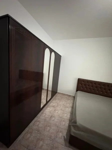 Tirane, jepet me qera apartament 2+1+Ballkon Kati 0, 125 m² 400 € (ne rrugen Ramazan Bogdani Tirane.)