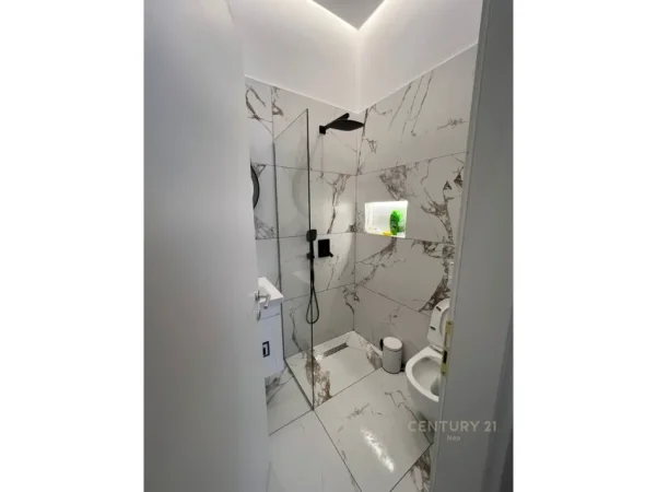 Tirane, jepet me qera apartament duplex 1+1 Kati 3, 72 m² 500 € (astir)