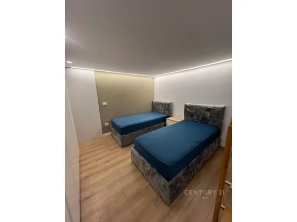 Tirane, jepet me qera apartament duplex 1+1 Kati 3, 72 m² 500 € (astir)