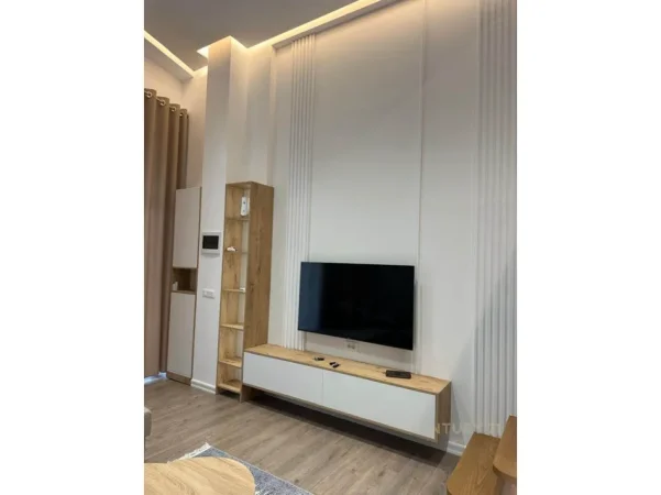 Tirane, jepet me qera apartament duplex 1+1 Kati 0, 40 m² 450 € (astir)