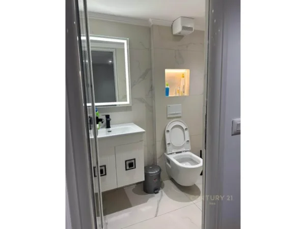 Tirane, jepet me qera apartament duplex 1+1 Kati 0, 40 m² 450 € (astir)