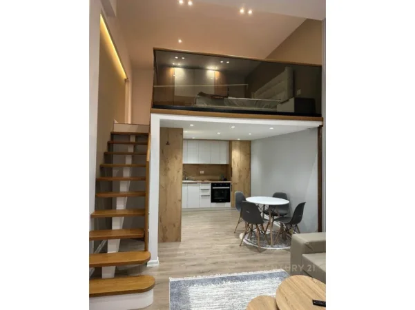 Tirane, jepet me qera apartament duplex 1+1 Kati 0, 40 m² 450 € (astir)