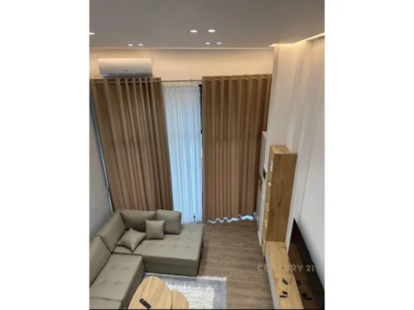 Tirane, jepet me qera apartament duplex 1+1 Kati 0, 40 m² 450 € (astir)