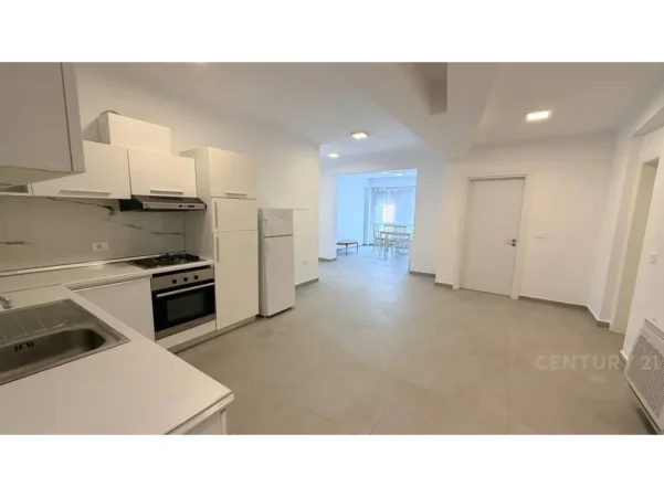 Tirane, shitet apartament 2+1+Ballkon Kati 1, 123 m² 210.000 € (kodra e diellit)