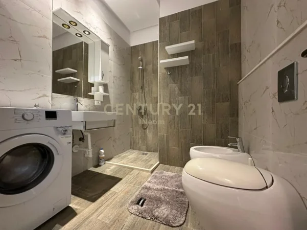 Tirane, jepet me qera apartament 2+1+Ballkon Kati 7, 98 m² 850 € (liqeni i thate)