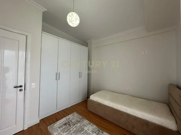 Tirane, jepet me qera apartament 2+1+Ballkon Kati 7, 98 m² 850 € (liqeni i thate)