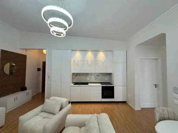 Tirane, jepet me qera apartament 2+1+Ballkon Kati 7, 98 m² 850 € (liqeni i thate)