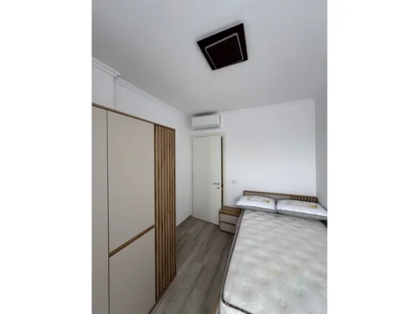 Tirane, jepet me qera apartament 1+1 Kati 8, 65 m² 700 € (jordan misja)