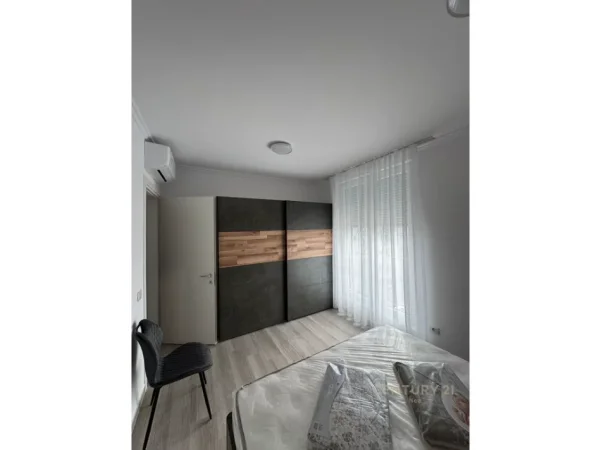 Tirane, jepet me qera apartament 1+1 Kati 8, 65 m² 700 € (jordan misja)